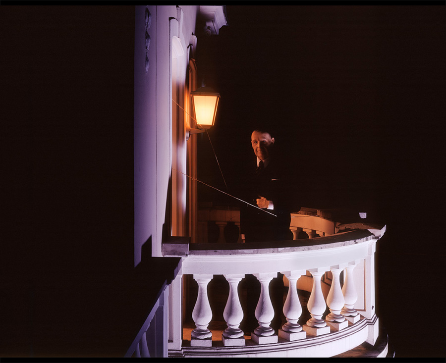 VATERBILDER | FATHERPICTURES - Part II - Der Vertrag / The contract- 2004 ©  Burkhard Philipp von Harder