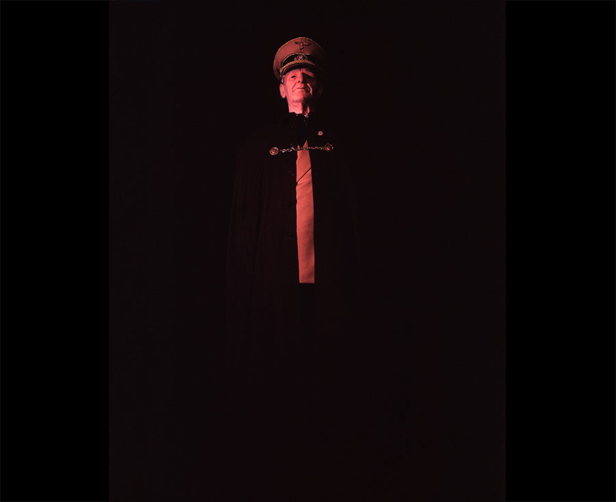 VATERBILDER | FATHERPICTURES - Part II - Der Vertrag / The contract- 2004 ©  Burkhard Philipp von Harder