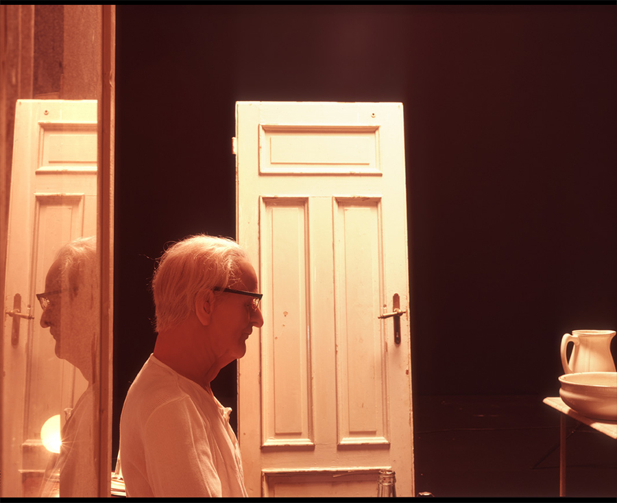 VATERBILDER | FATHERPICTURES - Part II - Der Vertrag / The contract- 2004 ©  Burkhard Philipp von Harder